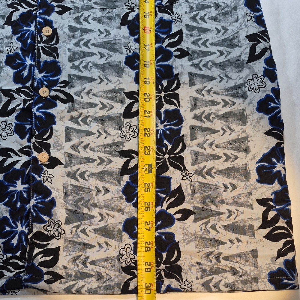 Men's Floral Button-Down Shirt in Black and Blue - Picture 4 of 11